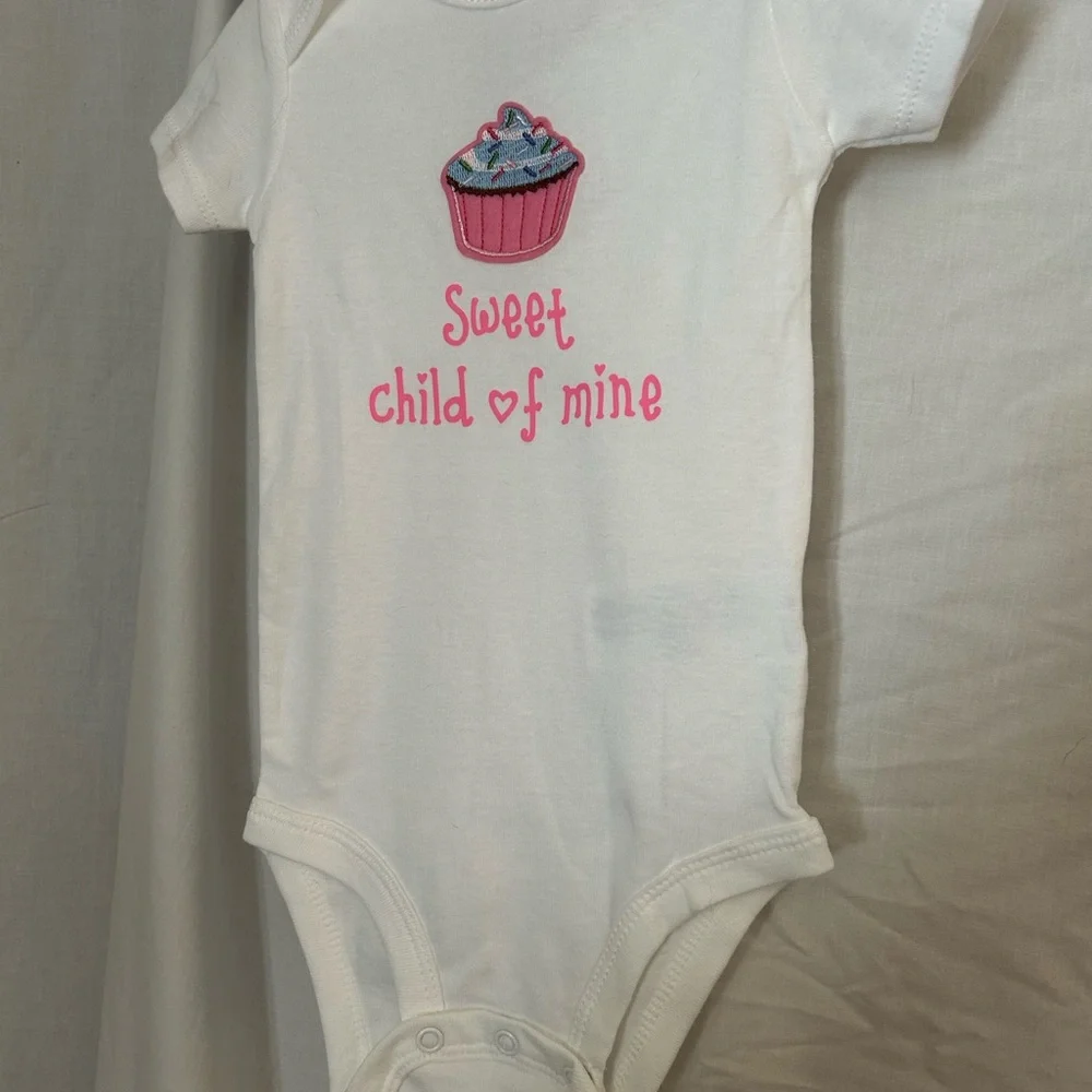 Carter's Girls‎ 6-9 month Onesie with Pink Cupcake